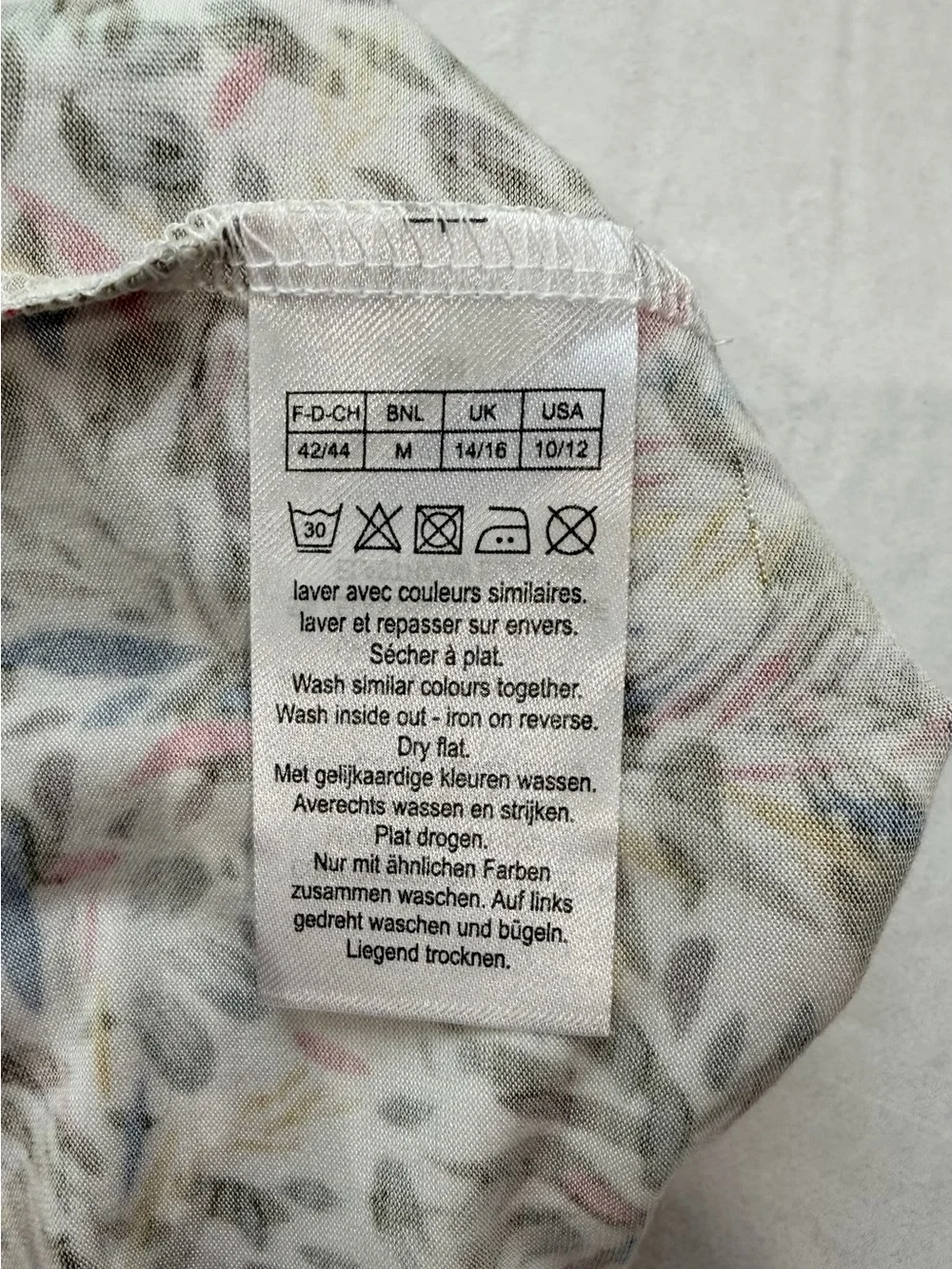 Scoop Neck Women's Tunic in Cream Multicolor Leaf Print size Medium - Picture 4 of 6